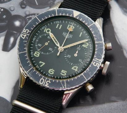 HEUER (Chronographe Bund), vers 1970 Grand chronographe de pilote retour en vol flyback...