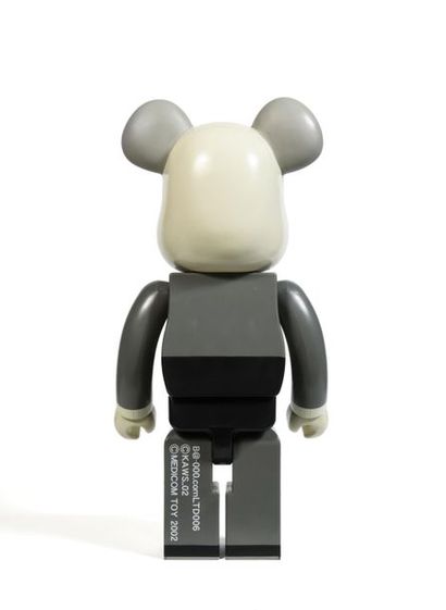 KAWS (Américain, né en 1974) Bearbrick 1000% (Gris), 2002

Figurine en vinyle peint

Empreinte...