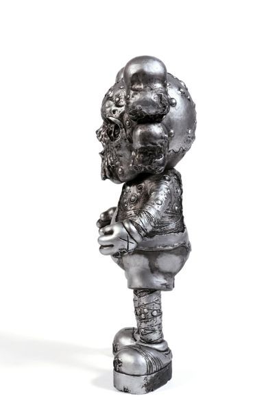 KAWS (Américain, né en 1974) Companion (Argent), 2005

Figurine en vinyle peint

Empreinte...