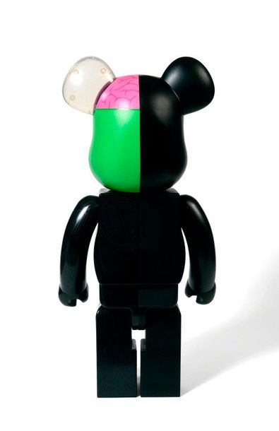 KAWS (né en 1974) BEARBRICK COMPANION (ORIGINALFAKE)


1 000 % (Black), 2010


Figurine...