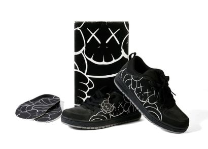 KAWS (né en 1974) KAWS CHUM – DC SHOES (Black and White), 2002


Sneakers en taille...