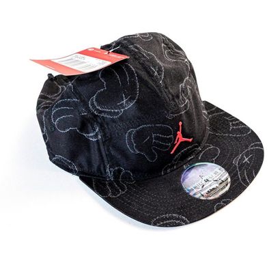 KAWS (né en 1974) AIR JORDAN CAP, 2017


Casquette


Avec ses étiquettes d’origine


Cap


With...