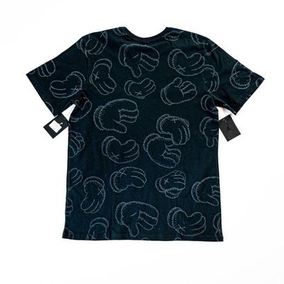 KAWS (né en 1974) AIR JORDAN TEE SHIRT, 2017


Tee-shirt en taille L


Avec ses étiquettes...