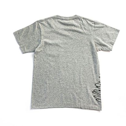 KAWS (né en 1974) UNIQLO TEE SHIRT, 2017


Tee-shirt en taille XS


Avec son étiquette...