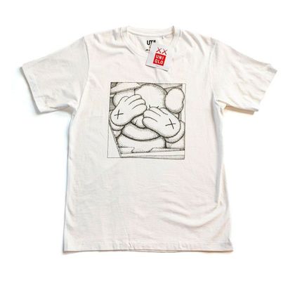 KAWS (né en 1974) UNIQLO TEE SHIRT, 2016 


Tee-shirt en taille L 


Avec son étiquette...