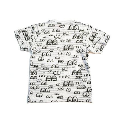 KAWS (né en 1974) UNIQLO TEE SHIRT, 2016 


Tee-shirt en taille M


Avec son étiquette...