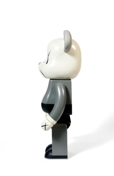 KAWS (né en 1974) BEARBRICK COMPANION 1 000 % (Grey), 2002


Figurine en vinyle peint


Empreinte...