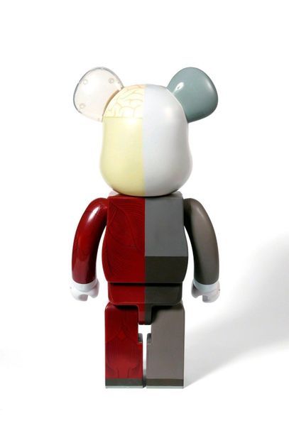 KAWS (né en 1974) BEARBRICK DISSECTED COMPANION


1 000 % (Brown), 2008


Figurine...