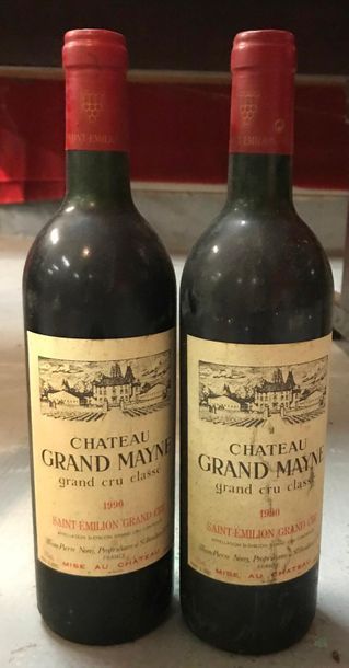 null Deux bouteilles GRAND MAYNE 1990.
Niveau très légèrement bas.