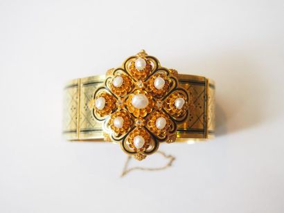 null Bracelet ruban articulé en or niellé 750 °/°° à décor de croisillons rehaussé...