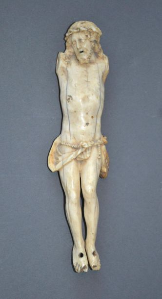 null Christ en ivoire 
XVIIIe siècle.
Manque les bras.
H. 17,5 cm.