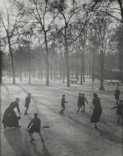 null Lucien HERVE (1910-2007) Photographe français d’origine hongroise, il collabora...