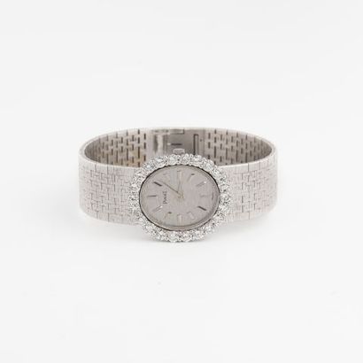 null Bracelet montre de dame PIAGET en or gris brossé 750 °/°°, lunette sertie de...