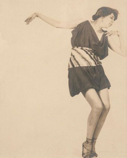null Frantisek DRTIKOL (1883-1961) Photographe tchèque.
Ervina Kupferova en danseuse...