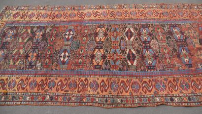 null Ancien tapis 
Nord Ouest de l'Iran.
297 x 140 cm.