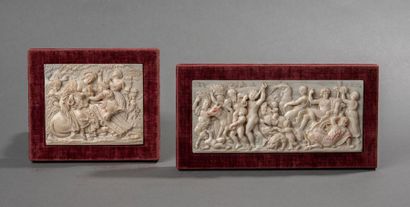 null Ensemble de deux plaquettes en ivoire sculpté :
Scène mythologique animée d'animaux,...