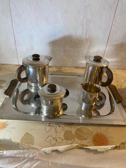 null ERCUIS
Service à thé café en métal argenté modèle Art Déco, comprenant un plateau,...
