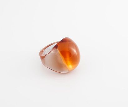 null LALIQUE. Bague cabochon cristal ambre. 
TD. 49. 
Dans son écrin.