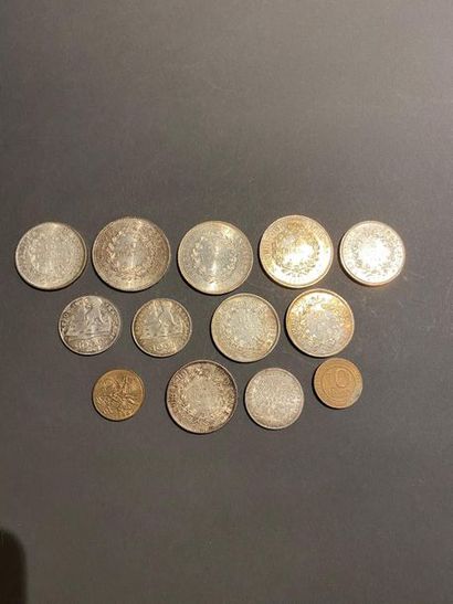 null 3 pièces de 50 F argent (1976 et 1977), 5 pièces de 10 F argent (1965, 1968...