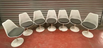 null Eero SAARINEN (1910-1961)

Huit chaises "Tulipe",pivotantes, pieds en fonte...