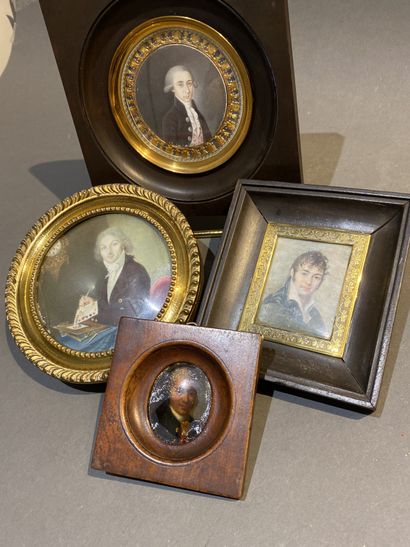 null Ensemble de quatre miniatures Portraits d'homme dont un peintre. 

D. 5/7,5/...