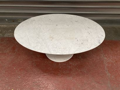 null Eero SAARINEN (1910-1961)

Table basse ovale "Tulipe", pied en fonte et plateau...