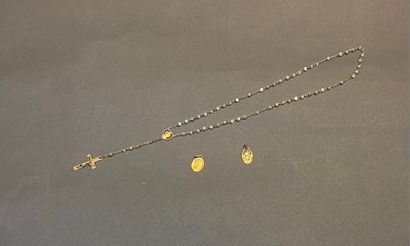 null Lot religieux comprenant deux médailles en or 750°/° et un chapelet perles de...