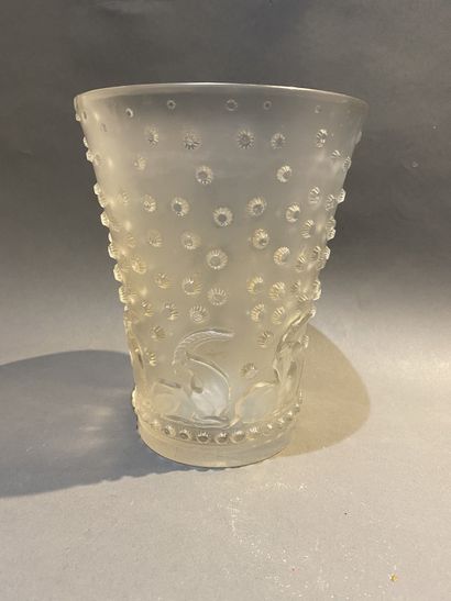 null LALIQUE France.

Vase "Ajaccio" en verre moulé-pressé et opalescent en verre...