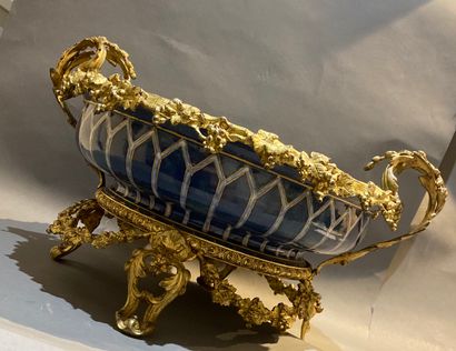 null Sèvres Jacob MEYER-HEINE

Rare grande coupe ronde en porcelaine émaillé à fond...