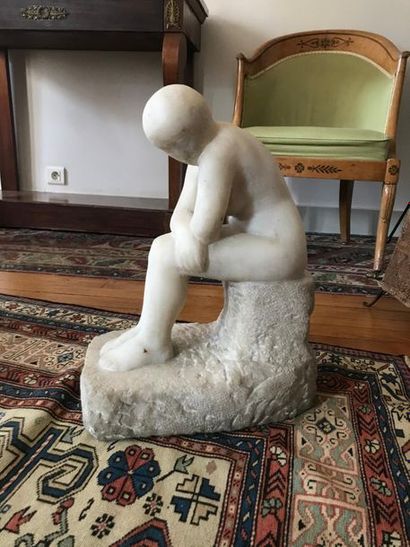 null Ecole moderne
Femme nue, assise, les mains sur les genoux.
Sculpture en marbre.
H....