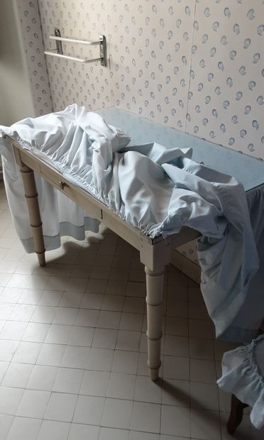 null Mobilier de salle de bain comprenant une table en bois laqué crème (100 x 660...