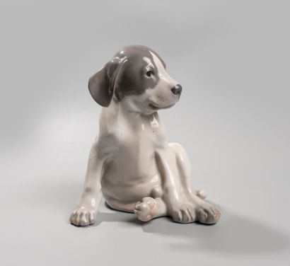 null Copenhague

Figure représentant un chien assis émaillé de taches grises.

Marqué.

XXe...