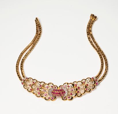 null VERGER Frères.

Gold drapery necklace 750 °/°° with double row of tubular links...