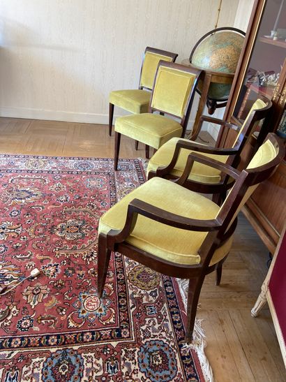 null 2 chaises + 2 fauteuils


bois + placage


Années 60


H.86 cm.
