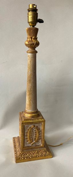null LAMPE


bois sculpté doré laqué


H 52 cm.