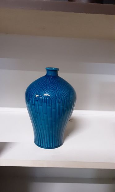 Vase en céramique, décor de bambou sur fond... - Lot 98 - Deburaux - Du...