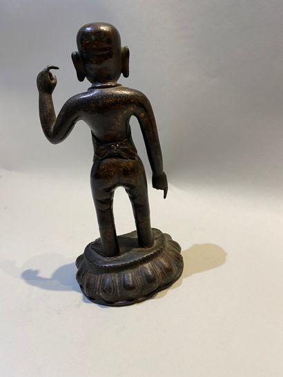 null Petit bouddha en bronze 

H. 19 cm.