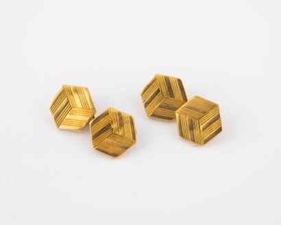 null Pair of cufflinks in gold 750 °/°° with Art Deco pattern.

Weight : 3,6 g. 

In...