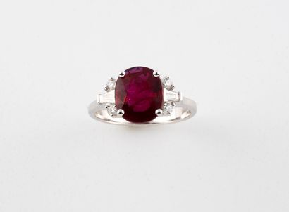 null Ring in white gold 750°/°° set with a ruby of 2.35 cts approx. without mod....