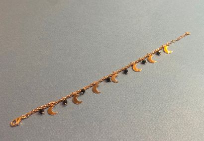 null Bracelet en vermeil 925°/°° rehaussé de perles d'onyx facettés et de pampilles...
