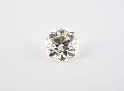 null Diamant taille ancienne de 3,77 Cts, NR SI1 sans aucune fluroscence.

Certificat...