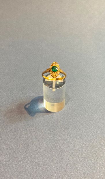 Marquise ring in gold 750°/°° decorated with...