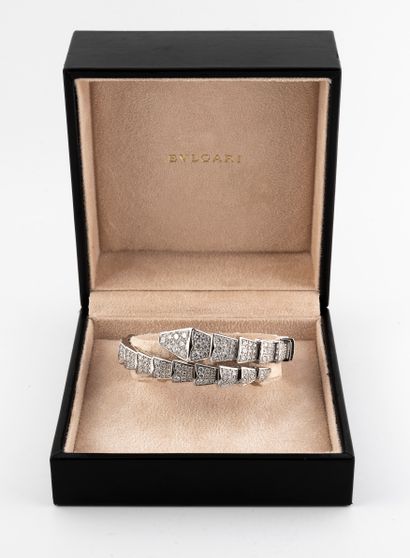 null BVLGARI

Serpenti Viper bracelet in white gold 750°/°° paved with diamonds....