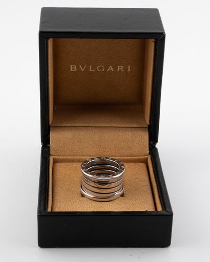 null BVLGARI

Ring B ZERO1 in white gold 750°/°°. 

Signed in a case.

TDD : 50

Gross...