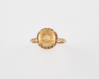 null 
Mauboussin




Bague modèle Soleil d'été en or 750 °/°° sertie d'une citrine...