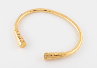 null Torque bracelet in gold 750°/°°.
Weight : 86,2 g.