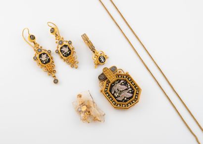 null Half set in gold 750°/°° in the taste of Castellani including a pair of earrings...