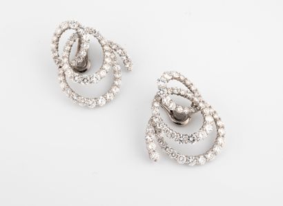 null Paire de clips d'oreilles nœuds en or gris 750°/°° rehaussés de diamants ronds...