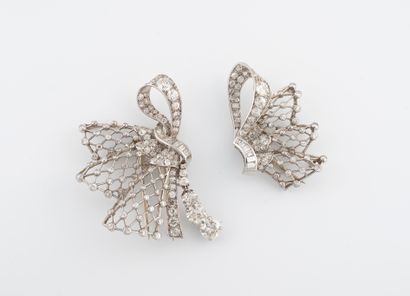 null Platinum and white gold 750°/°° double clip brooch with TA and baguette diamonds.
Circa...