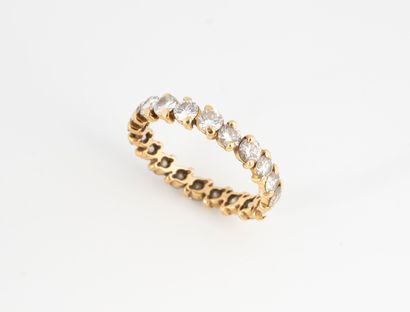 null American wedding band in gold 750°/°° set with diamonds.
TDD 57
(accident and...